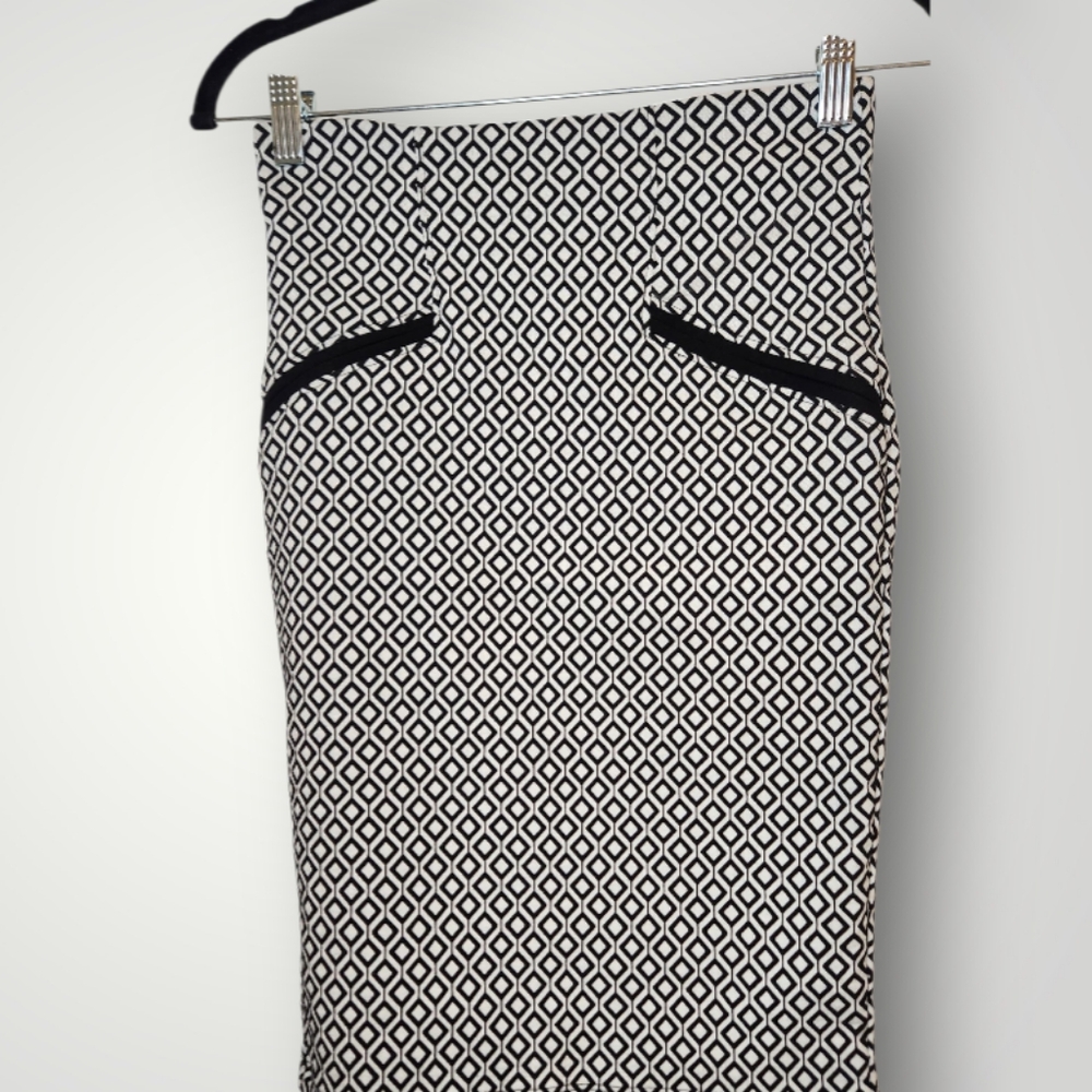 Have size small Black white style 92413-m1070 Straight Pencil Career Knit Skirt